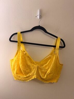 38H NWT Pretty In Petals Bright Yellow Unlined
Strappy Lace Bra